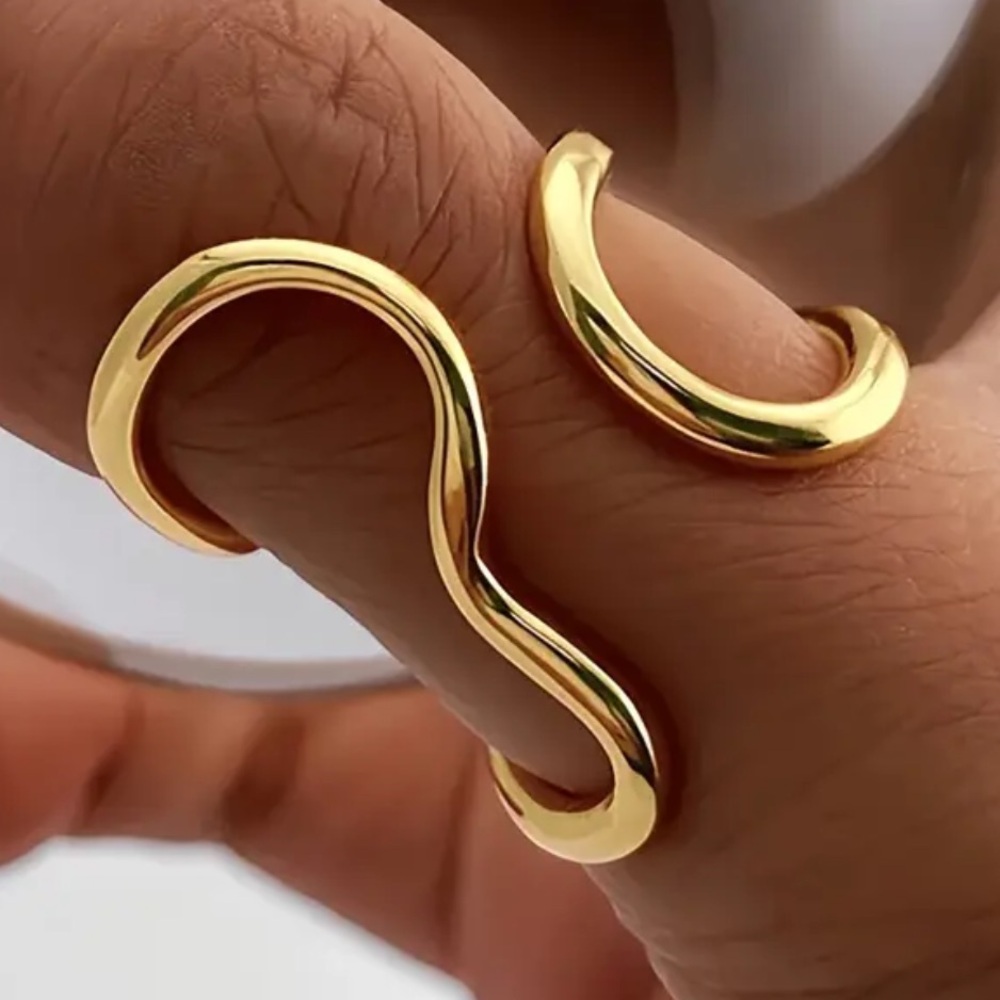 18k Gold Plated Elegant Gold Wave Ring Adjustable One Size - Picture 2 of 2